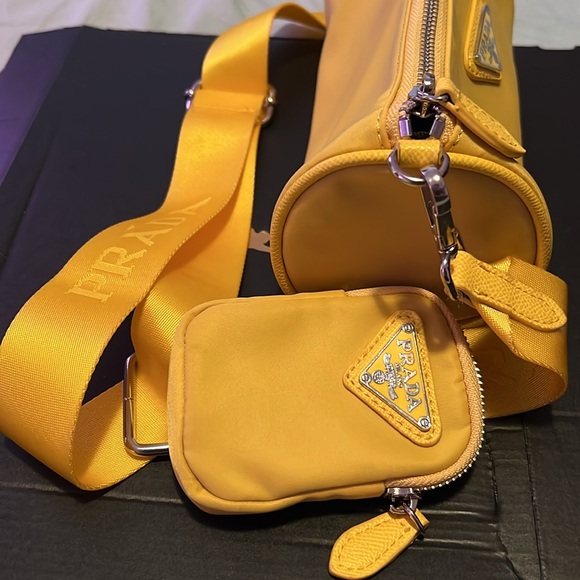 Prada re-edition mini nylon duffle - Picture 7 of 10